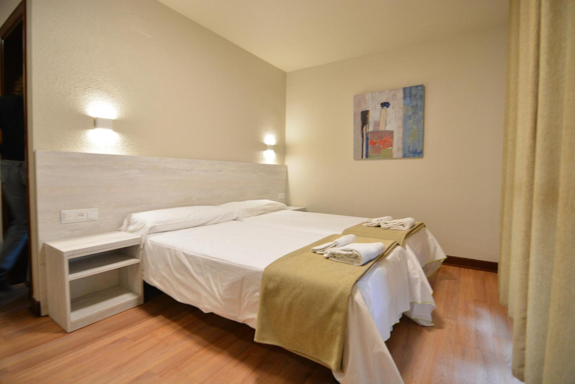 Hotel&Bar Ducay Olite Bagian luar foto