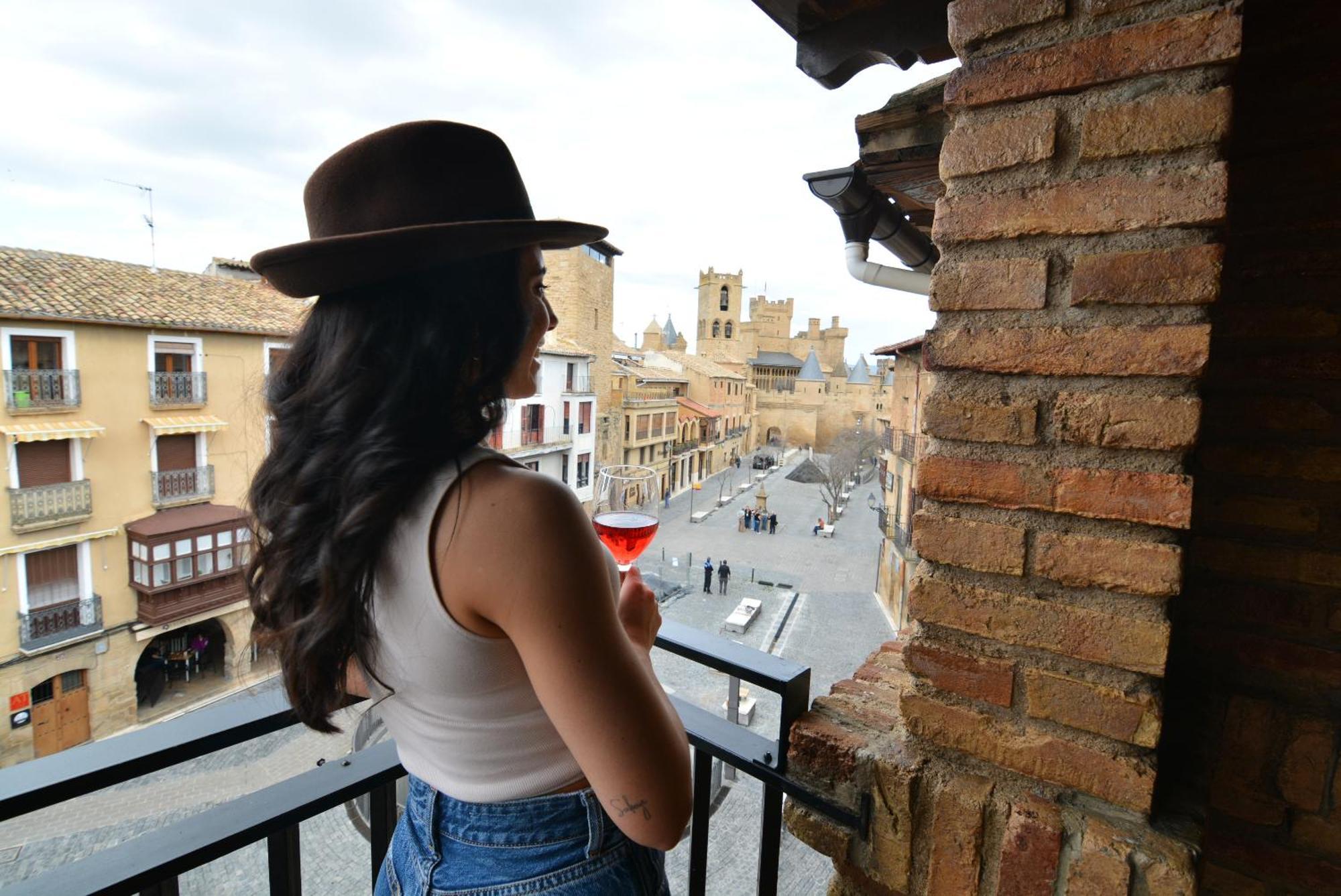 Hotel&Bar Ducay Olite Bagian luar foto