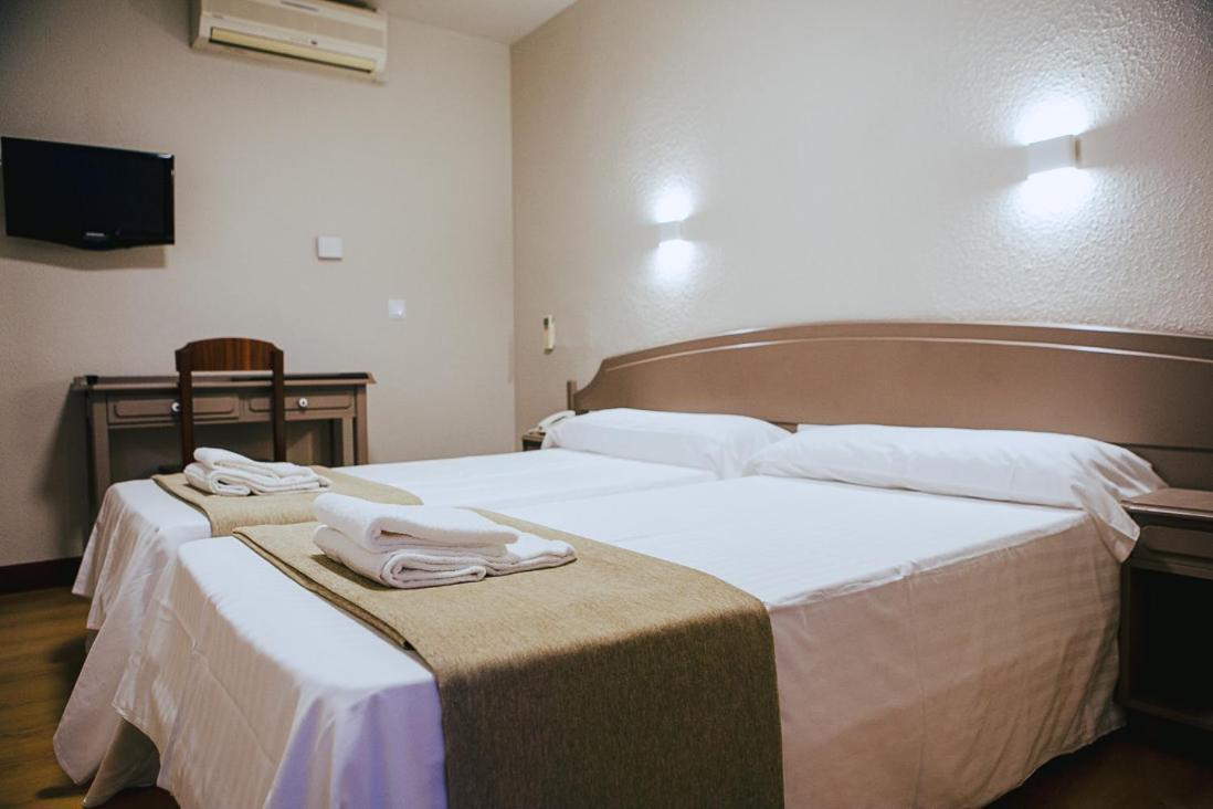Hotel&Bar Ducay Olite Ruang foto
