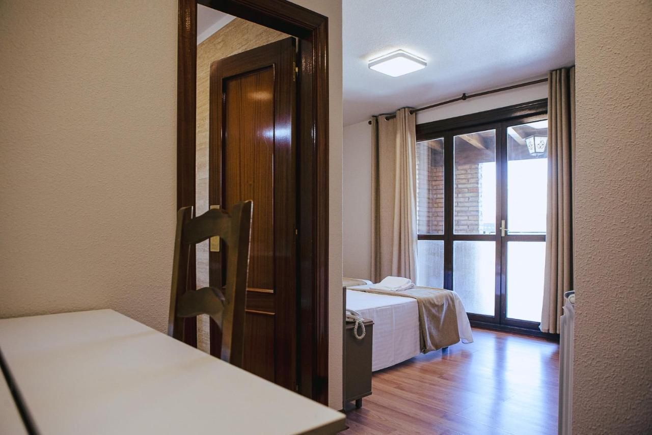 Hotel&Bar Ducay Olite Bagian luar foto