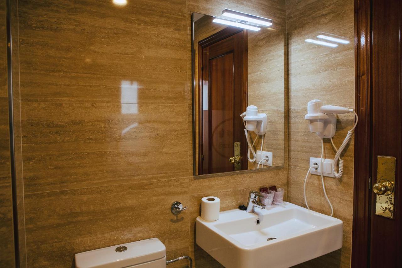 Hotel&Bar Ducay Olite Bagian luar foto